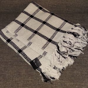 NWT B/W Cotton Throw